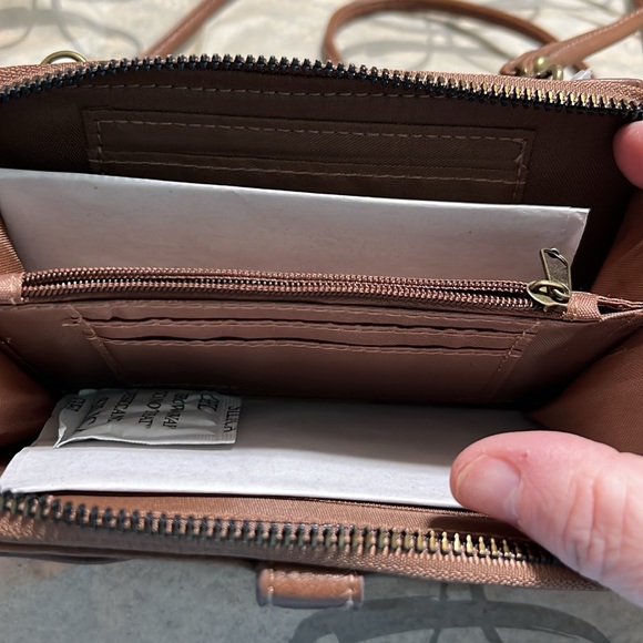 NWT true craft crossbody - Picture 3 of 3